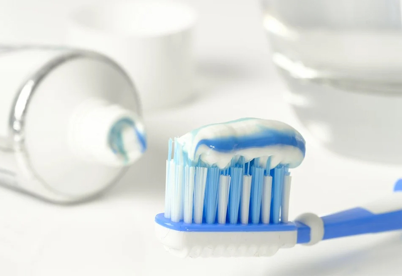 9 แปรงสีฟัน แบบไหนดี ช่วยขจัดคราบเศษอาหาร แปลงได้ทั่วทุกซอกทุกมุมปาก